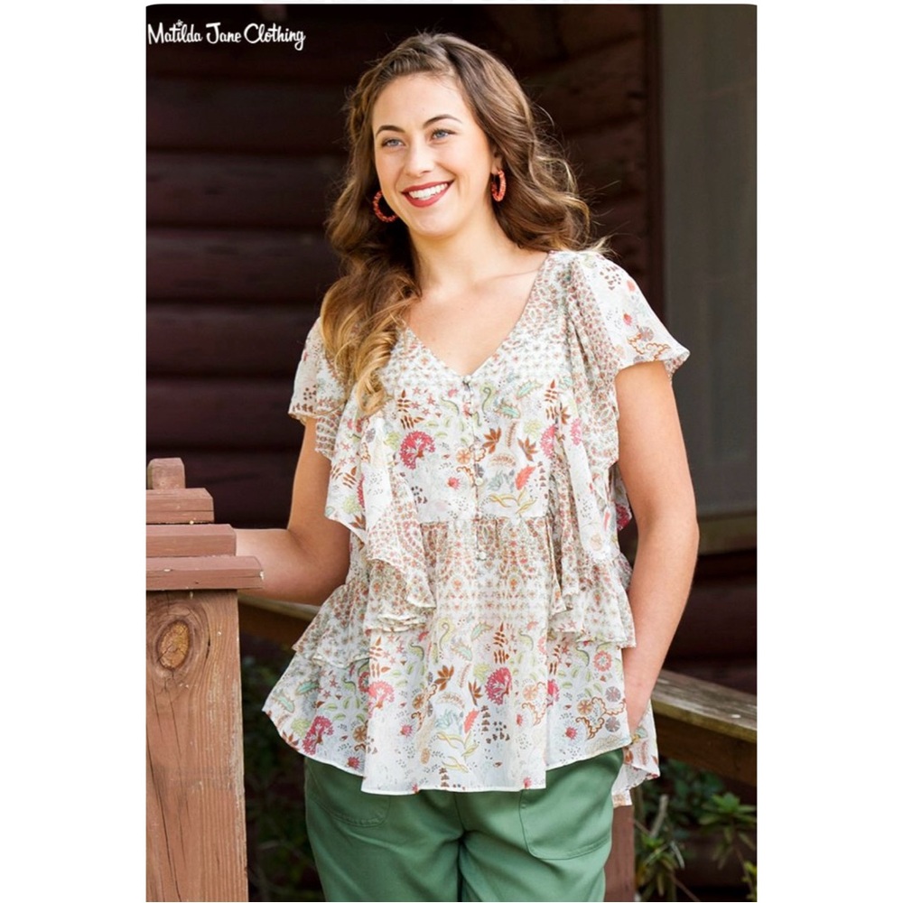 Matilda Jane Fly By Floral
Short-sleeve Blouse